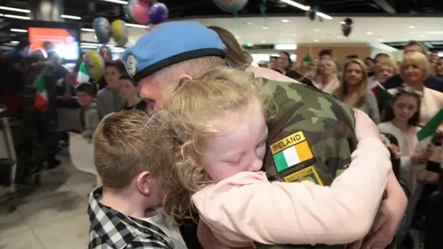 Irish Troops return)