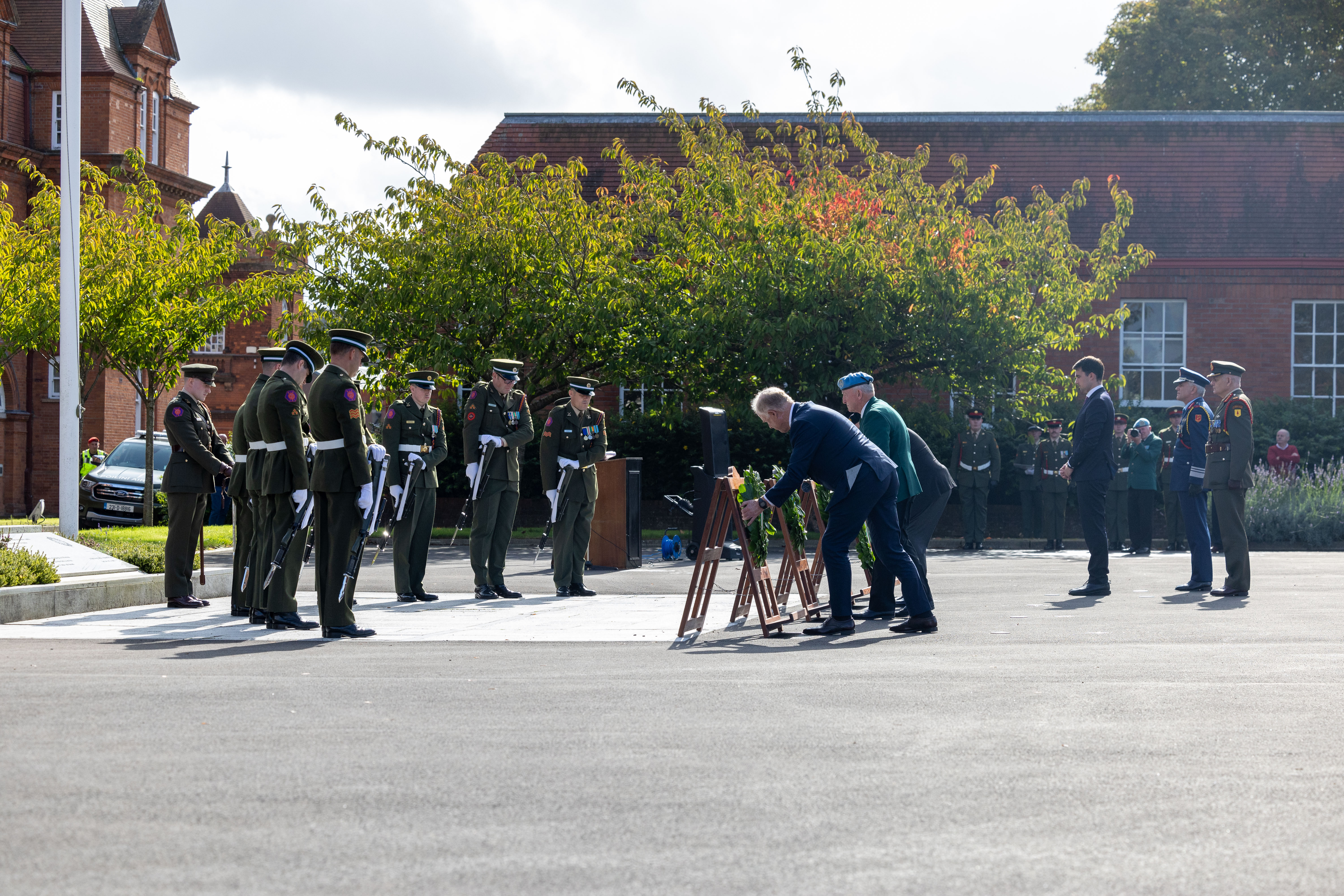 Minister-of-State-Mr-Jack-Chambers-and-representatives-from-ONE,-IUNVA-and-ARCO-laying-wreaths Minister-of-State-Mr-Jack-Chambers-and-representatives-from-ONE,-IUNVA-and-ARCO-laying-wreaths